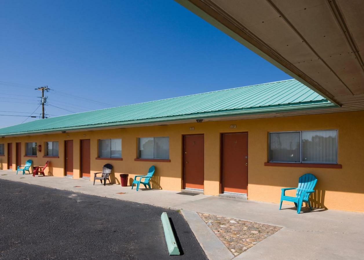 Sunset Motel Moriarty Екстериор снимка
